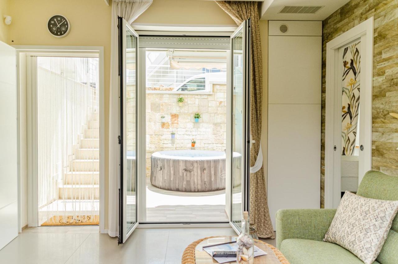 Вилла Apulialux Little Jem W Jacuzzi / 180 Steps From Sea Полиньяно-а-Маре Экстерьер фото