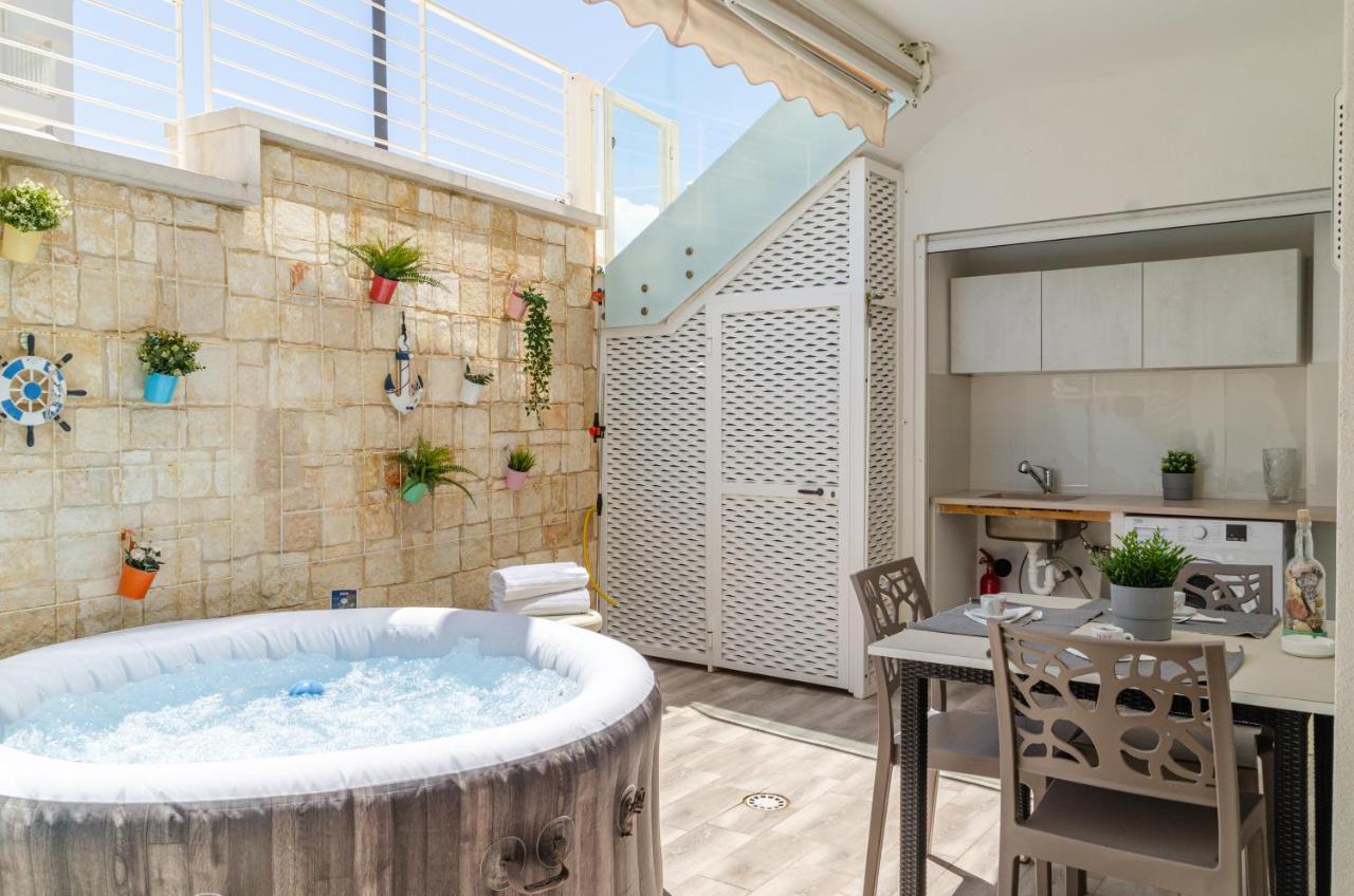Вилла Apulialux Little Jem W Jacuzzi / 180 Steps From Sea Полиньяно-а-Маре Экстерьер фото