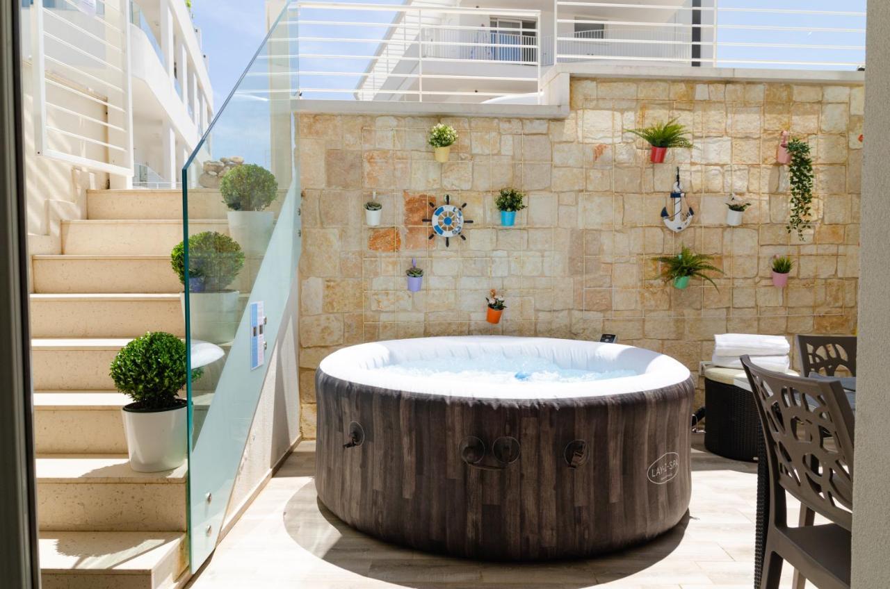 Вилла Apulialux Little Jem W Jacuzzi / 180 Steps From Sea Полиньяно-а-Маре Экстерьер фото